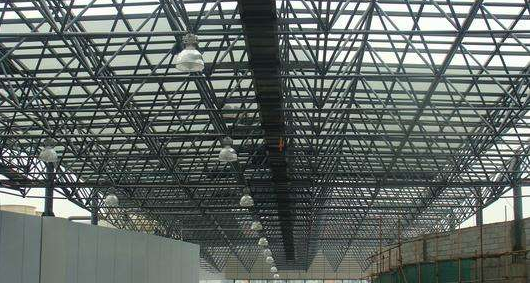 威海听网架公司的名目师阐述其网架的季节个性